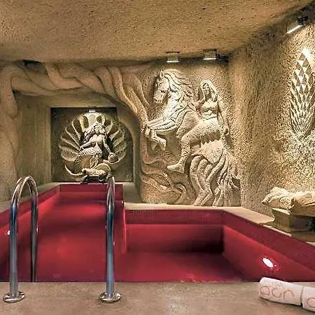 Отель Acer Cave