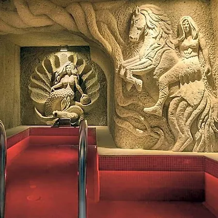 Hotel Acer Cave