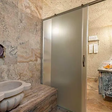 Hotel Acer Cave