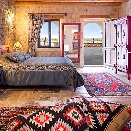 Hotel Acer Cave