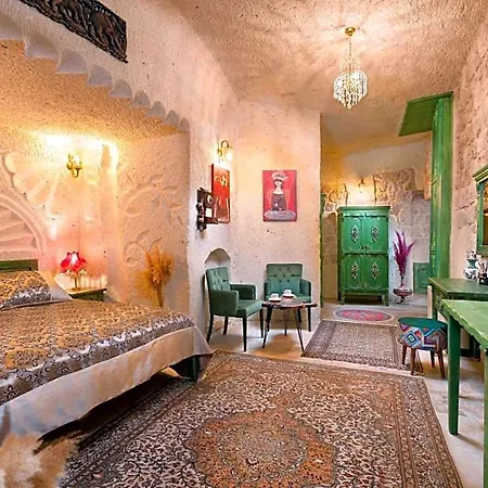 Hotel Acer Cave