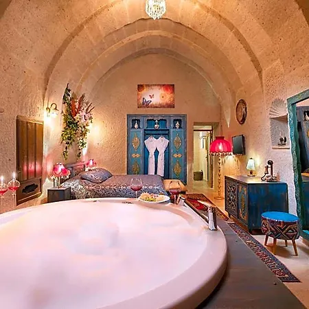 Hotel Acer Cave